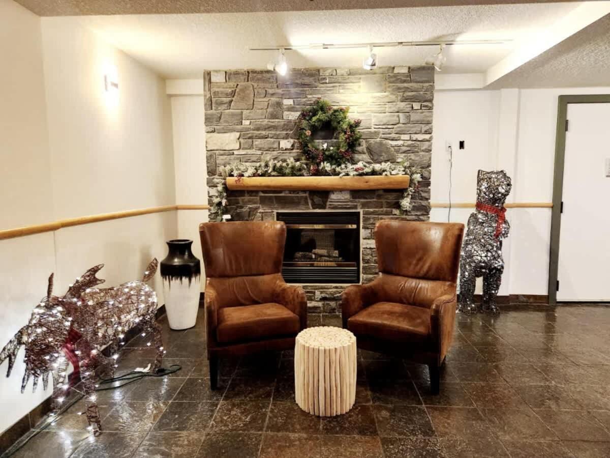 W118 New! Central Canmore- Light Industrial Hotel Room Exterior foto